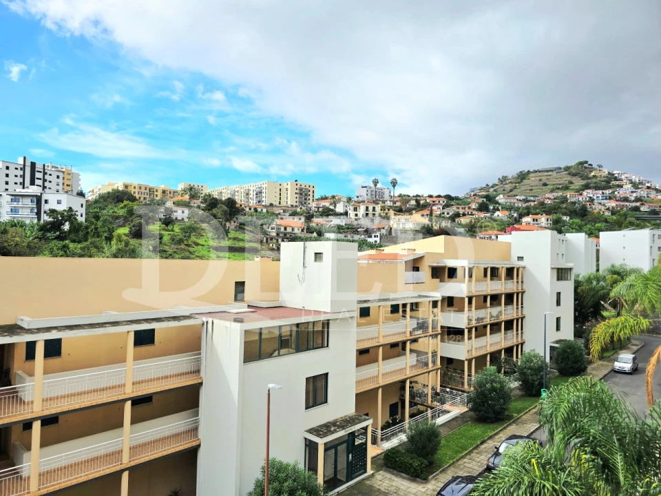 Apartamento T3 para Venda em Santo Antonio Foto 1