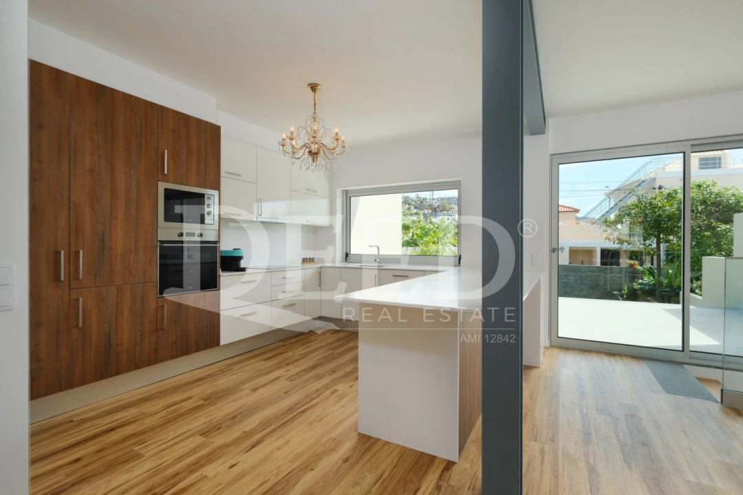 Moradia T4 para Venda em Funchal (Santa Luzia) Foto 24