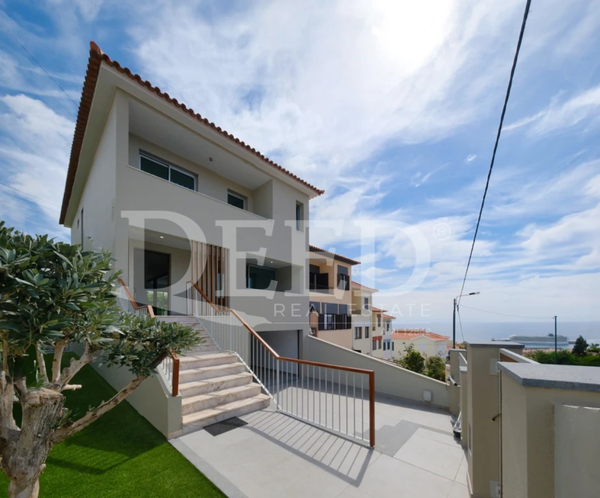 Moradia T4 para Venda em Funchal (Santa Luzia) Foto 1