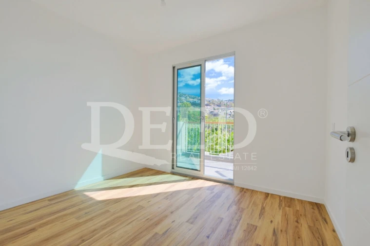 Moradia T4 para Venda em Funchal (Santa Luzia) Foto 6