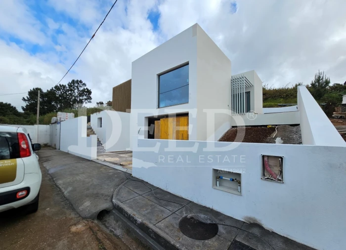 Moradia T3 para Venda em Prazeres Foto 8