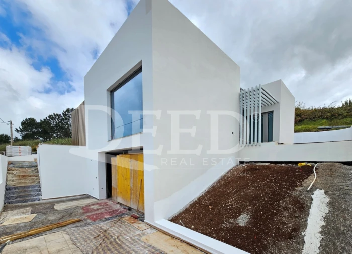 Moradia T3 para Venda em Prazeres Foto 5