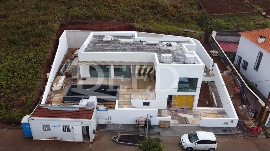 Moradia T3 para Venda em Prazeres Foto 3