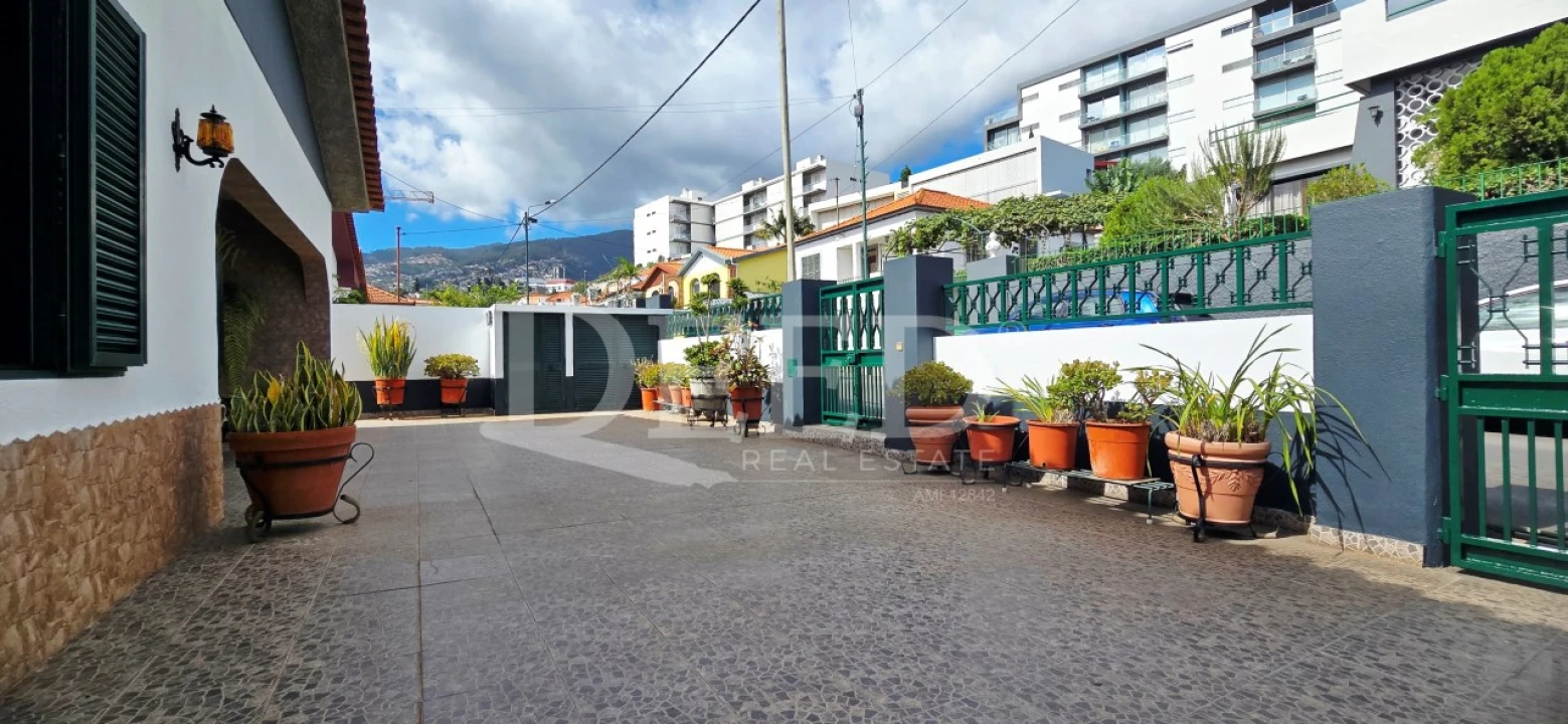 Moradia T9 para Venda em Funchal (São Pedro) Foto 2