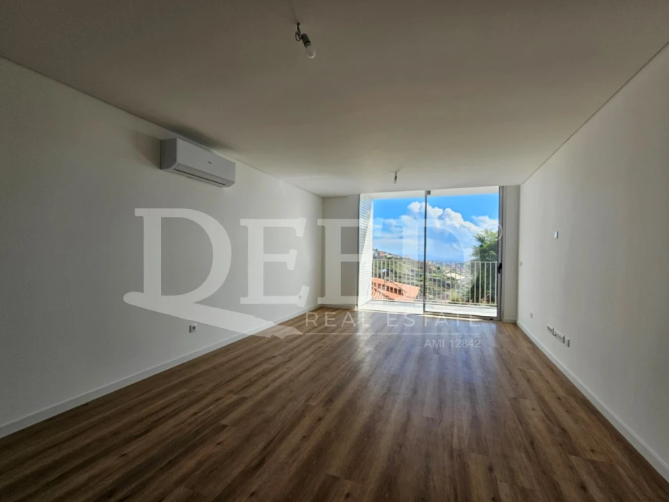 Apartamento T3 para Venda em Estreito de Camara de Lobos Foto 7
