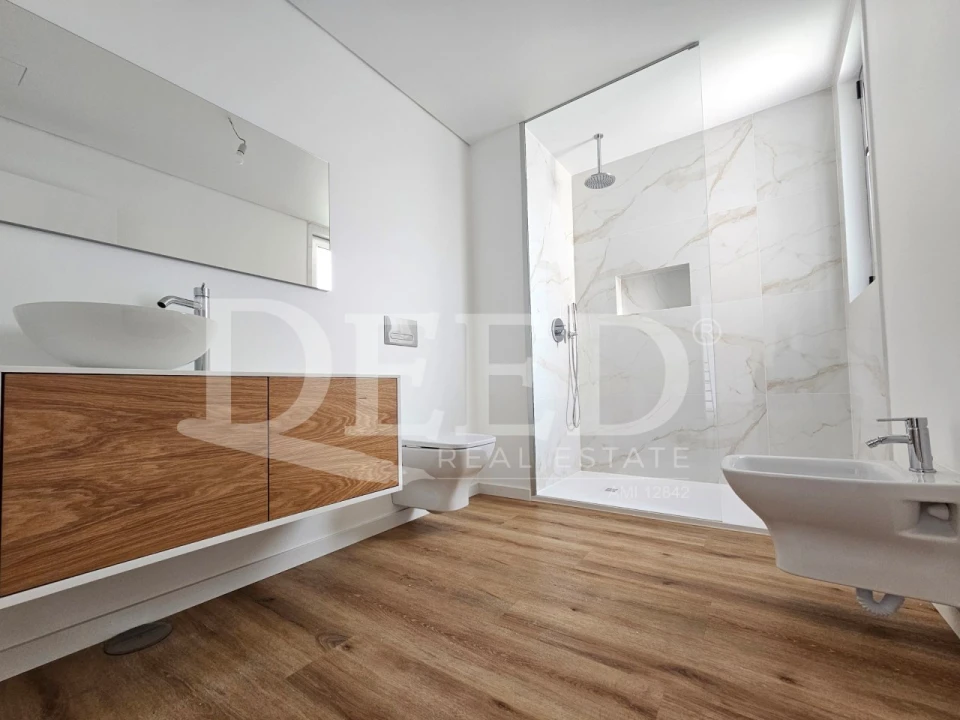 Apartamento T3 para Venda em Estreito de Camara de Lobos Foto 14