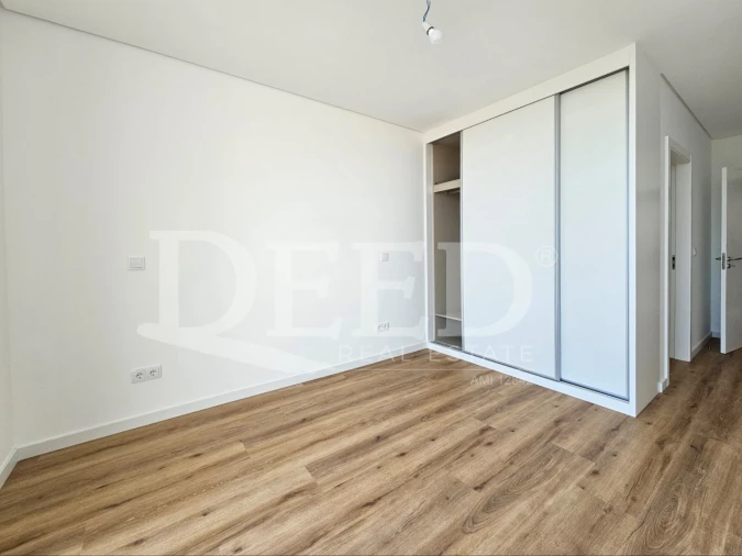 Apartamento T3 para Venda em Estreito de Camara de Lobos Foto 17