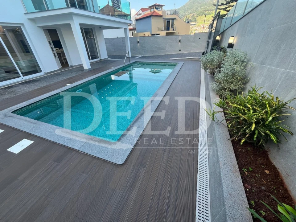 Moradia T4 para Venda em Machico Foto 32