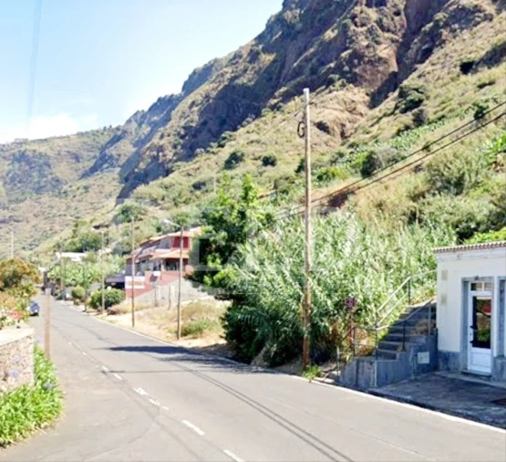 Terreno para Venda em Paul do Mar Foto 1