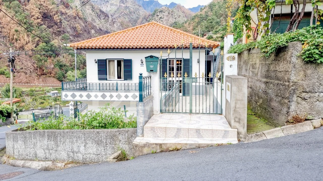 Moradia T3 para Venda em Curral das Freiras Foto 2