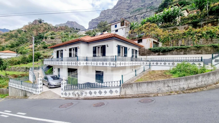 Moradia T3 para Venda em Curral das Freiras Foto 1