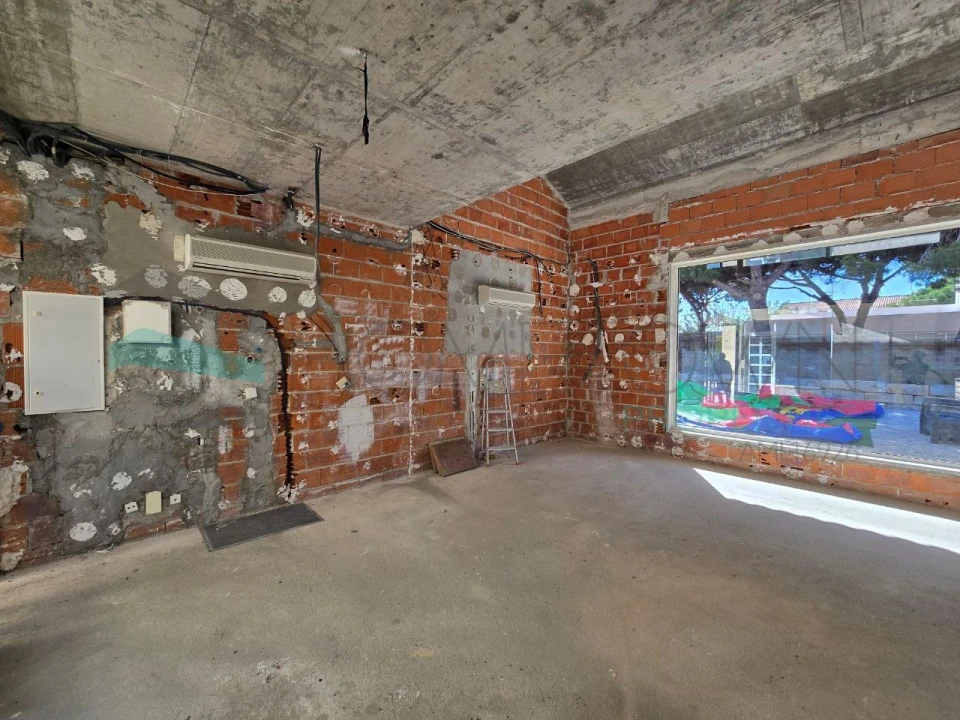 Loja para Arrendamento em Quarteira Foto 7