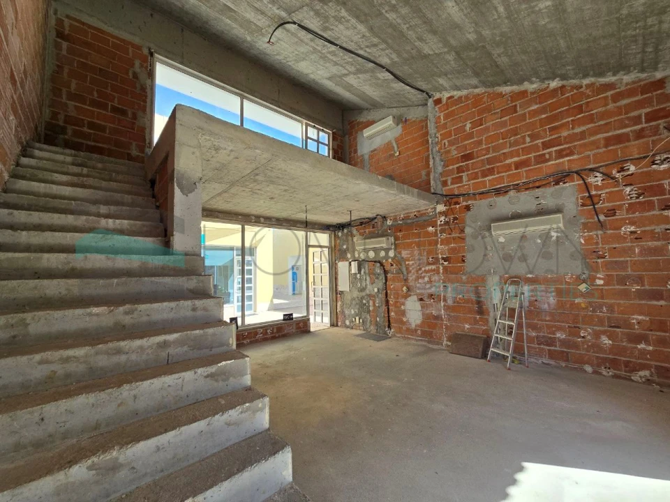 Loja para Arrendamento em Quarteira Foto 9