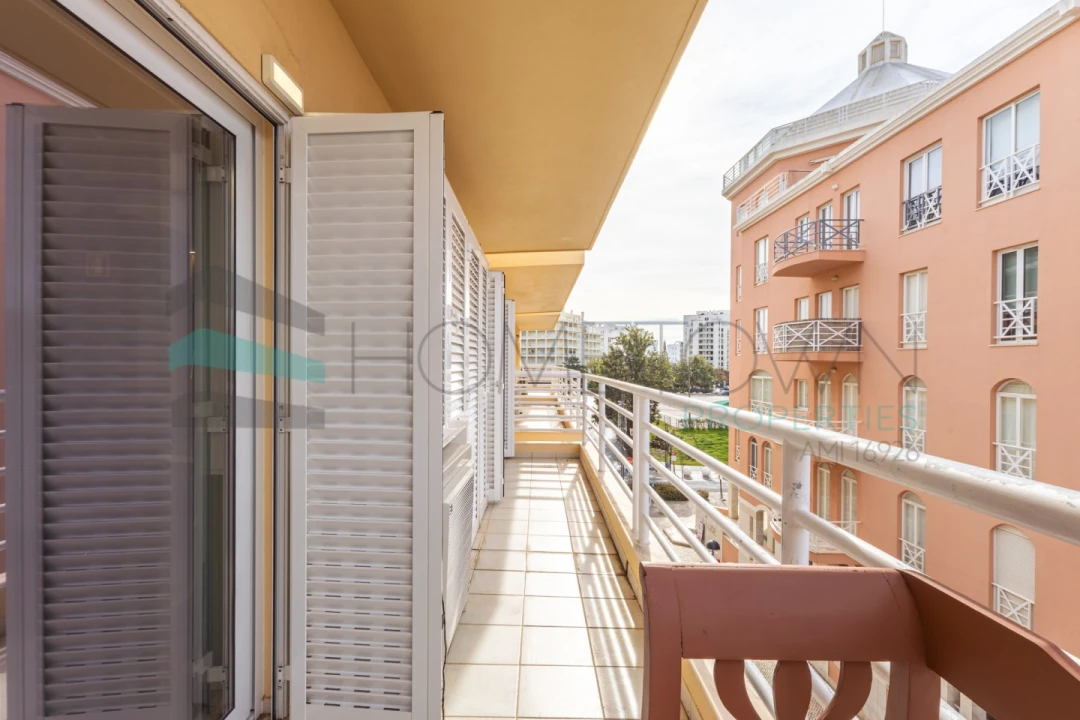 Apartamento T2 para Venda em Quarteira Foto 7