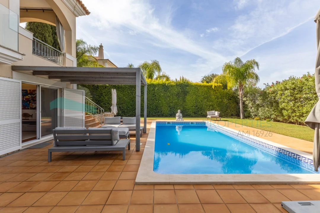 Moradia T4 para Venda em Almancil Foto 10