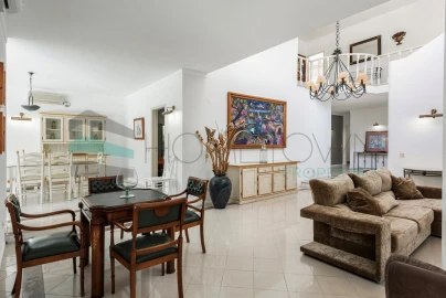 Moradia T7 para Venda em Quarteira