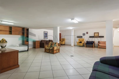 Moradia T7 para Venda em Quarteira