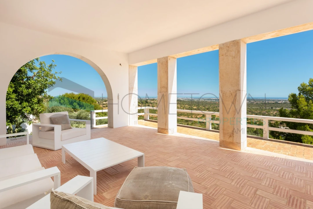 Moradia T4 para Venda em Santa Barbara de Nexe Foto 7