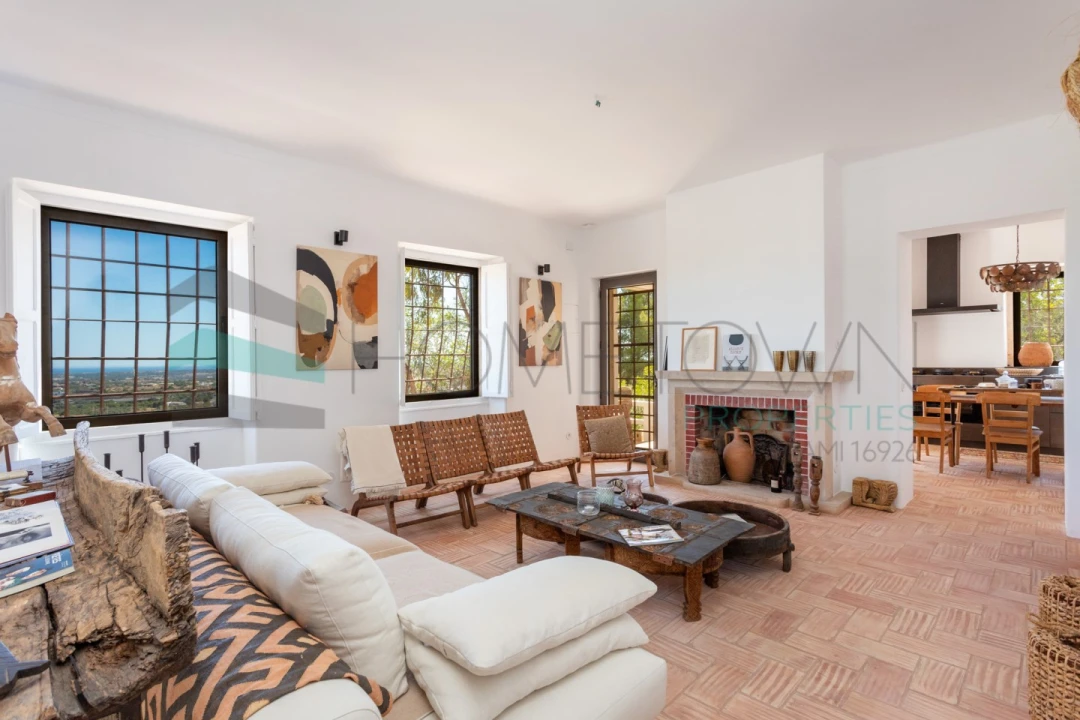 Moradia T4 para Venda em Santa Barbara de Nexe Foto 3