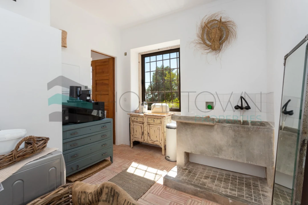 Moradia T4 para Venda em Santa Barbara de Nexe Foto 15