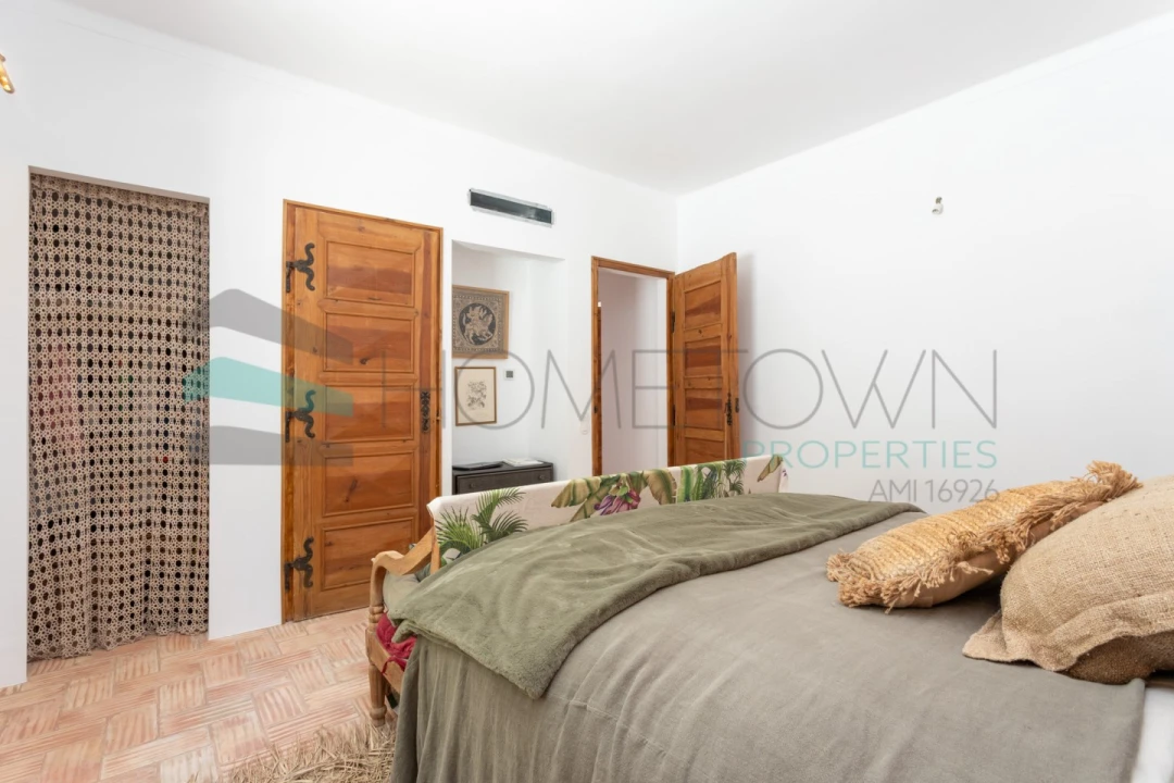 Moradia T4 para Venda em Santa Barbara de Nexe Foto 17