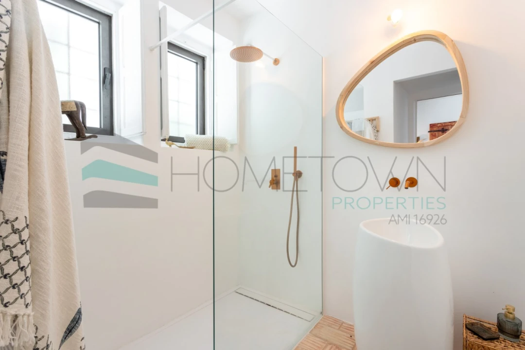 Moradia T4 para Venda em Santa Barbara de Nexe Foto 18