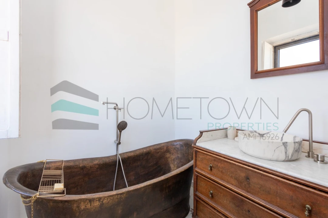 Moradia T4 para Venda em Santa Barbara de Nexe Foto 38