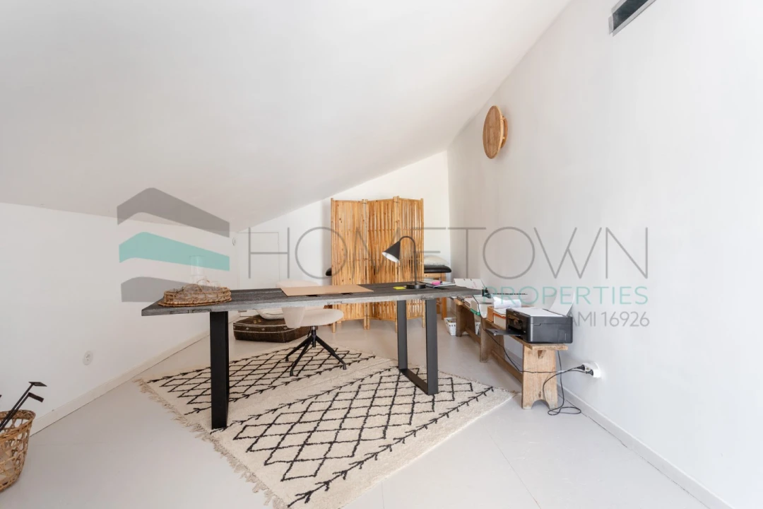 Moradia T4 para Venda em Santa Barbara de Nexe Foto 5