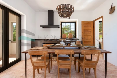 Moradia T4 para Venda em Santa Barbara de Nexe