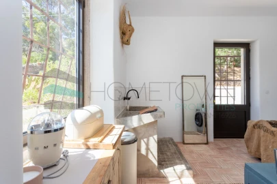 Moradia T4 para Venda em Santa Barbara de Nexe