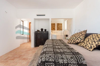 Moradia T4 para Venda em Santa Barbara de Nexe
