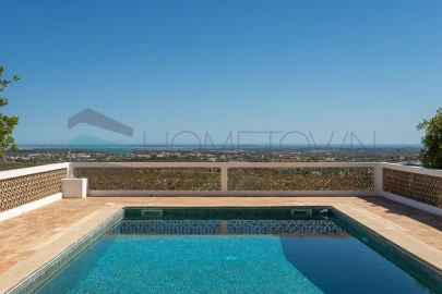 Moradia T4 para Venda em Santa Barbara de Nexe