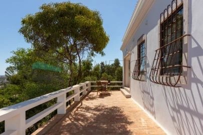 Moradia T4 para Venda em Santa Barbara de Nexe