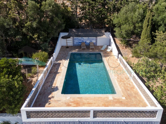 Moradia T4 para Venda em Santa Barbara de Nexe Foto 8