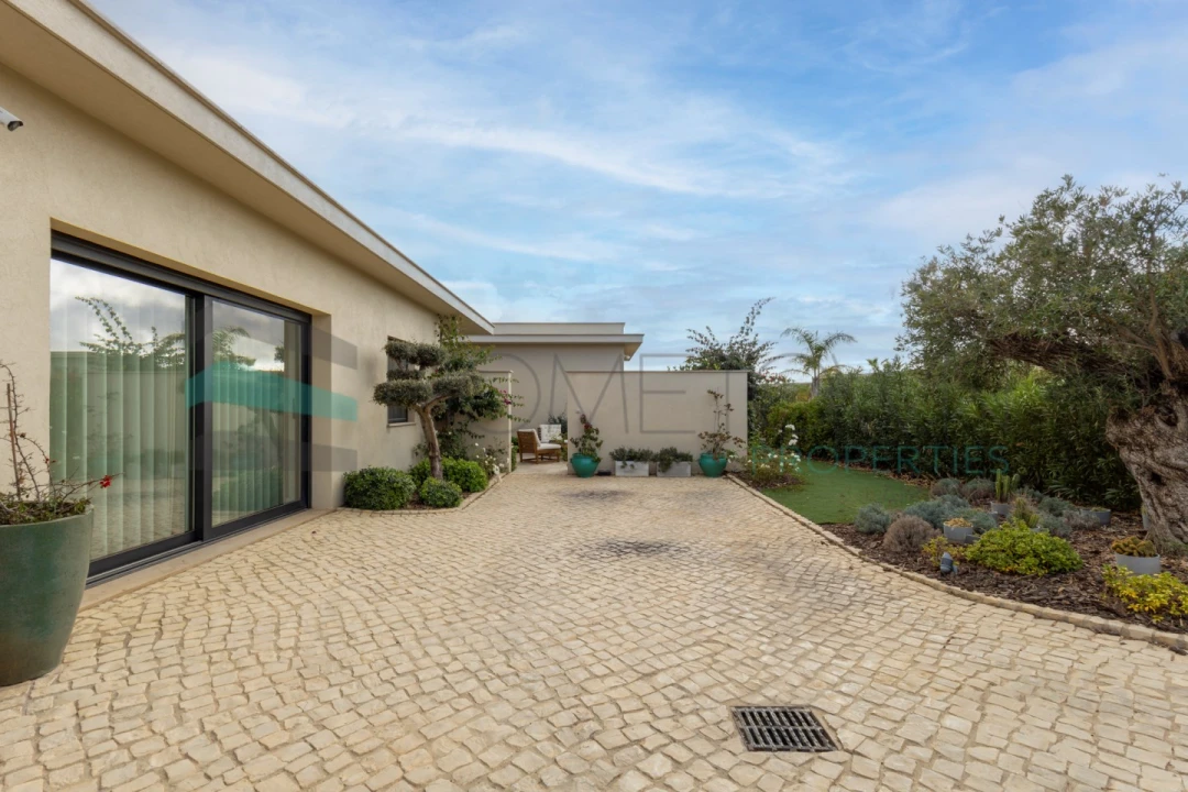 Moradia T4 para Venda em Montenegro Foto 38
