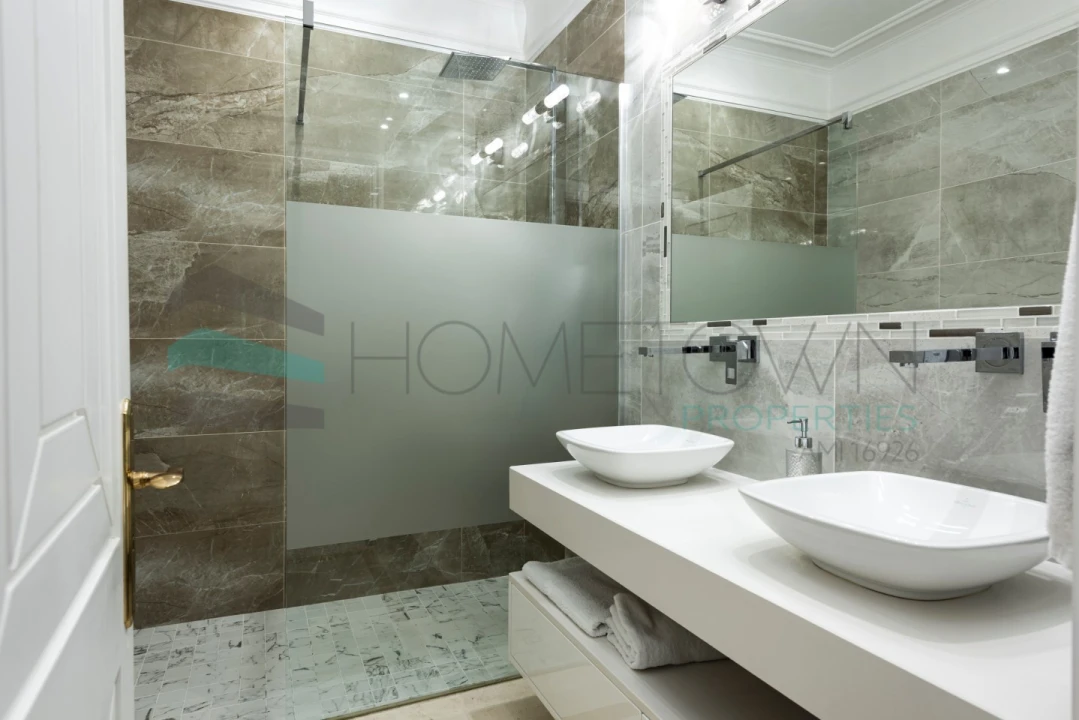 Moradia T5 para Venda em Quarteira Foto 28