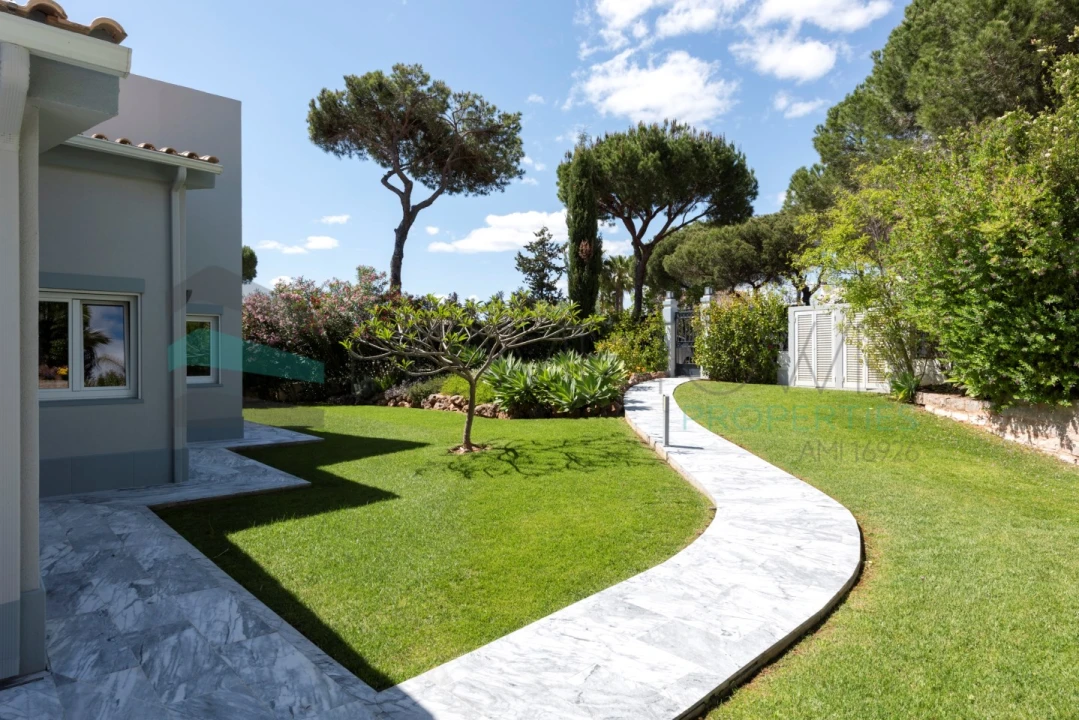 Moradia T5 para Venda em Quarteira Foto 39