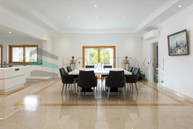 Moradia T5 para Venda em Quarteira Foto 3