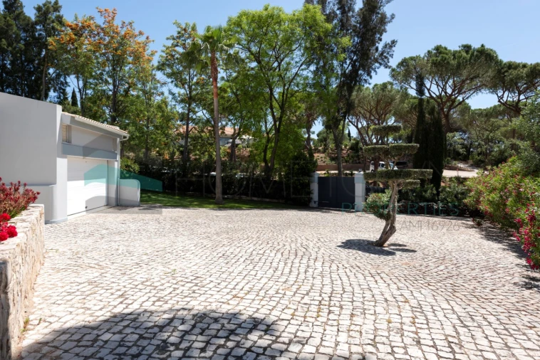 Moradia T5 para Venda em Quarteira Foto 41