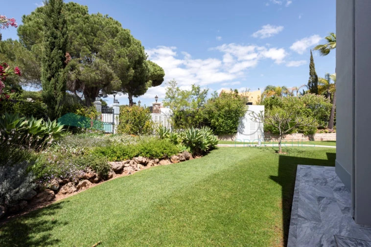 Moradia T5 para Venda em Quarteira Foto 38