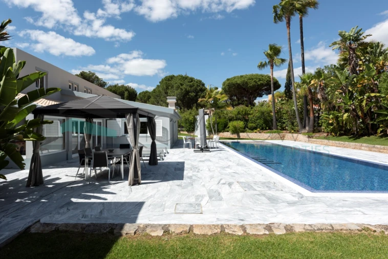 Moradia T5 para Venda em Quarteira Foto 14