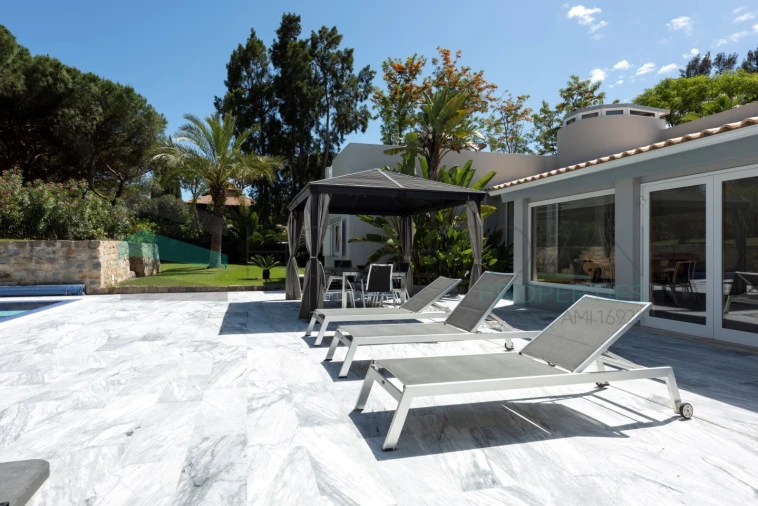 Moradia T5 para Venda em Quarteira Foto 5