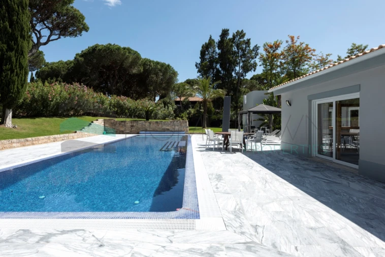 Moradia T5 para Venda em Quarteira Foto 44