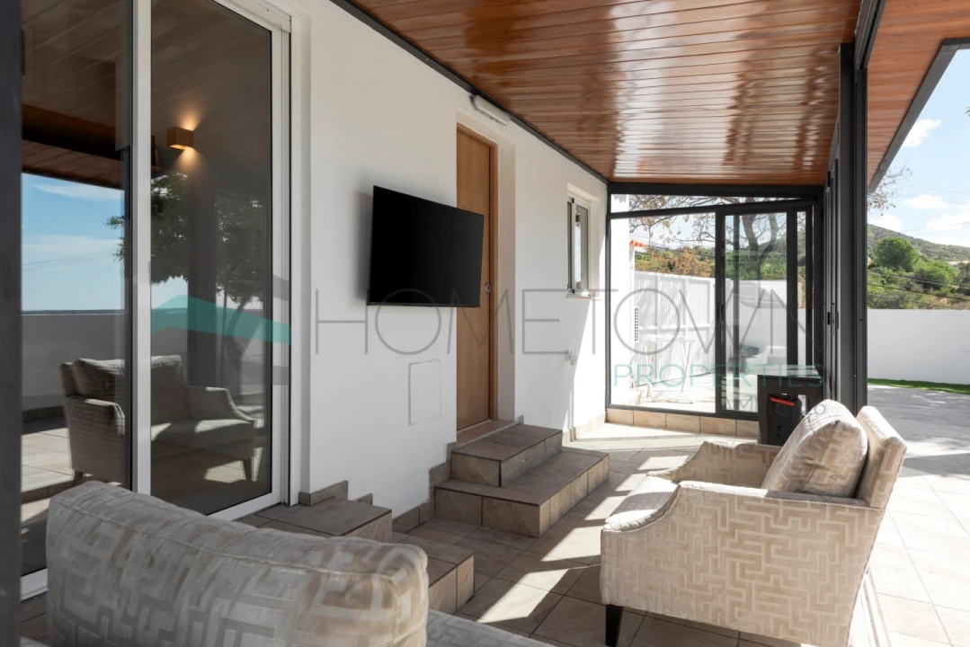 Moradia T2 para Venda em Santa Barbara de Nexe Foto 6