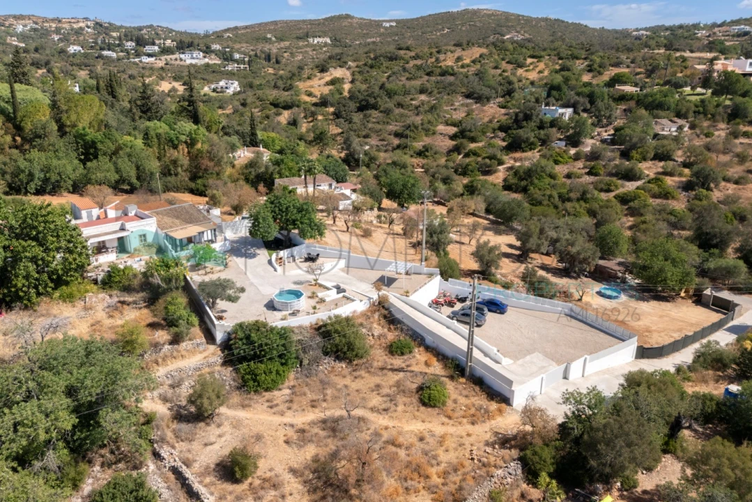 Moradia T2 para Venda em Santa Barbara de Nexe Foto 4