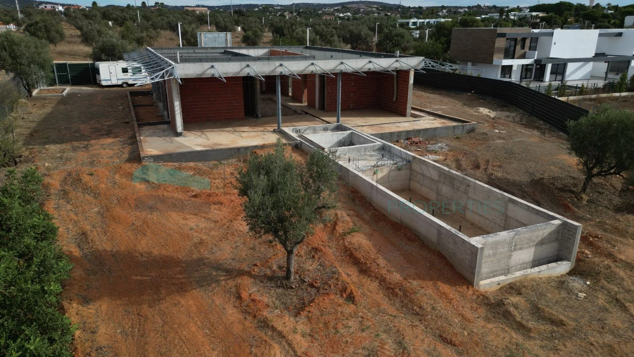 Moradia T4 para Venda em Quarteira Foto 16