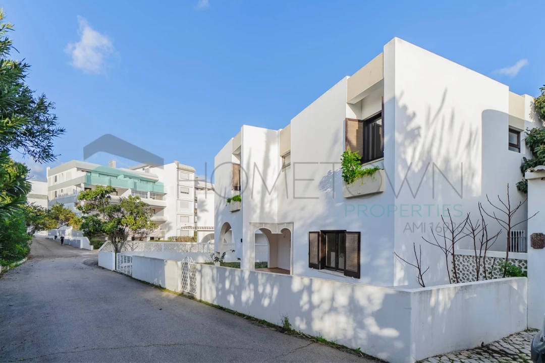 Moradia T6 para Venda em Albufeira e Olhos de Água Foto 1