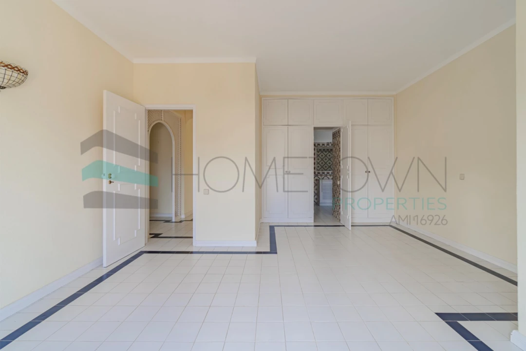 Moradia T6 para Venda em Albufeira e Olhos de Água Foto 11