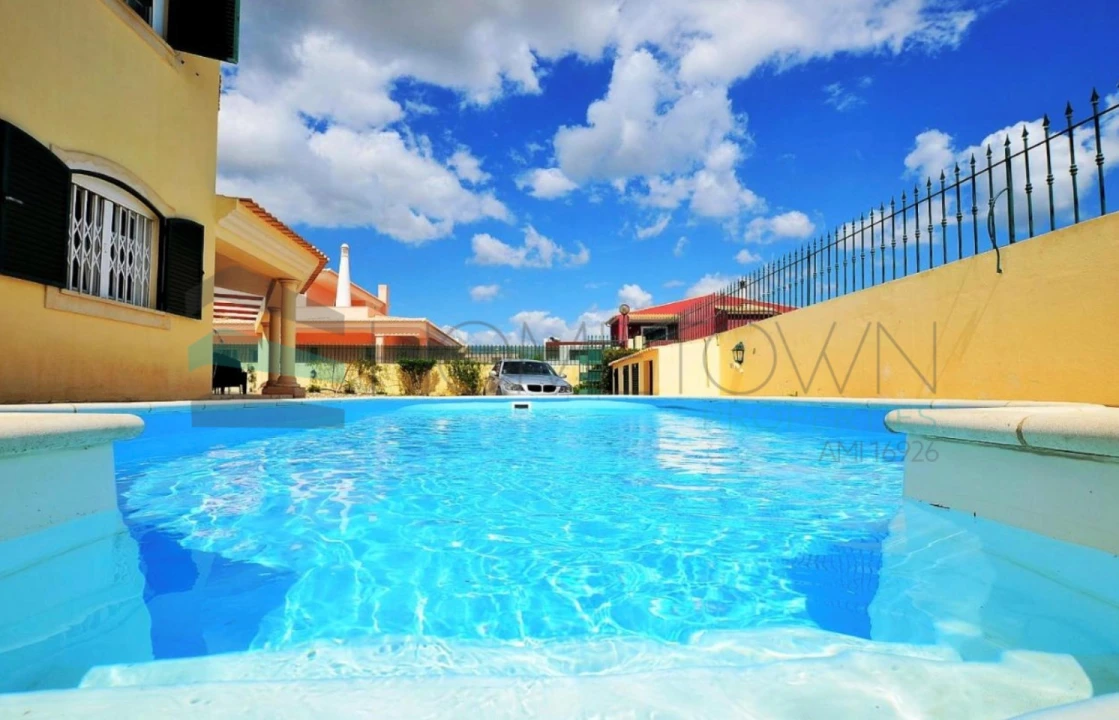 Moradia T5 para Venda em Albufeira e Olhos de Água Foto 1