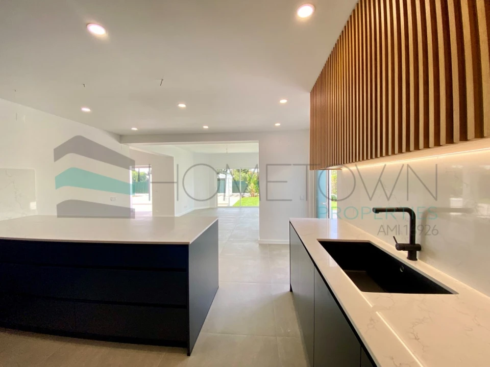 Moradia T3 para Venda em Quarteira Foto 11